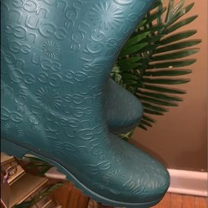 UGG RAIN BOOTS